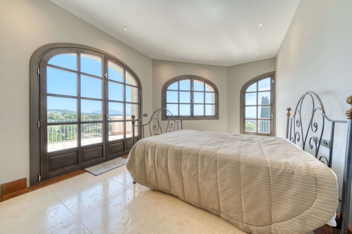 5 sypialnia Willa na sprzedaż w Sotogrande z basenem garażem - 3 750 000 € (Ref: 9156048)