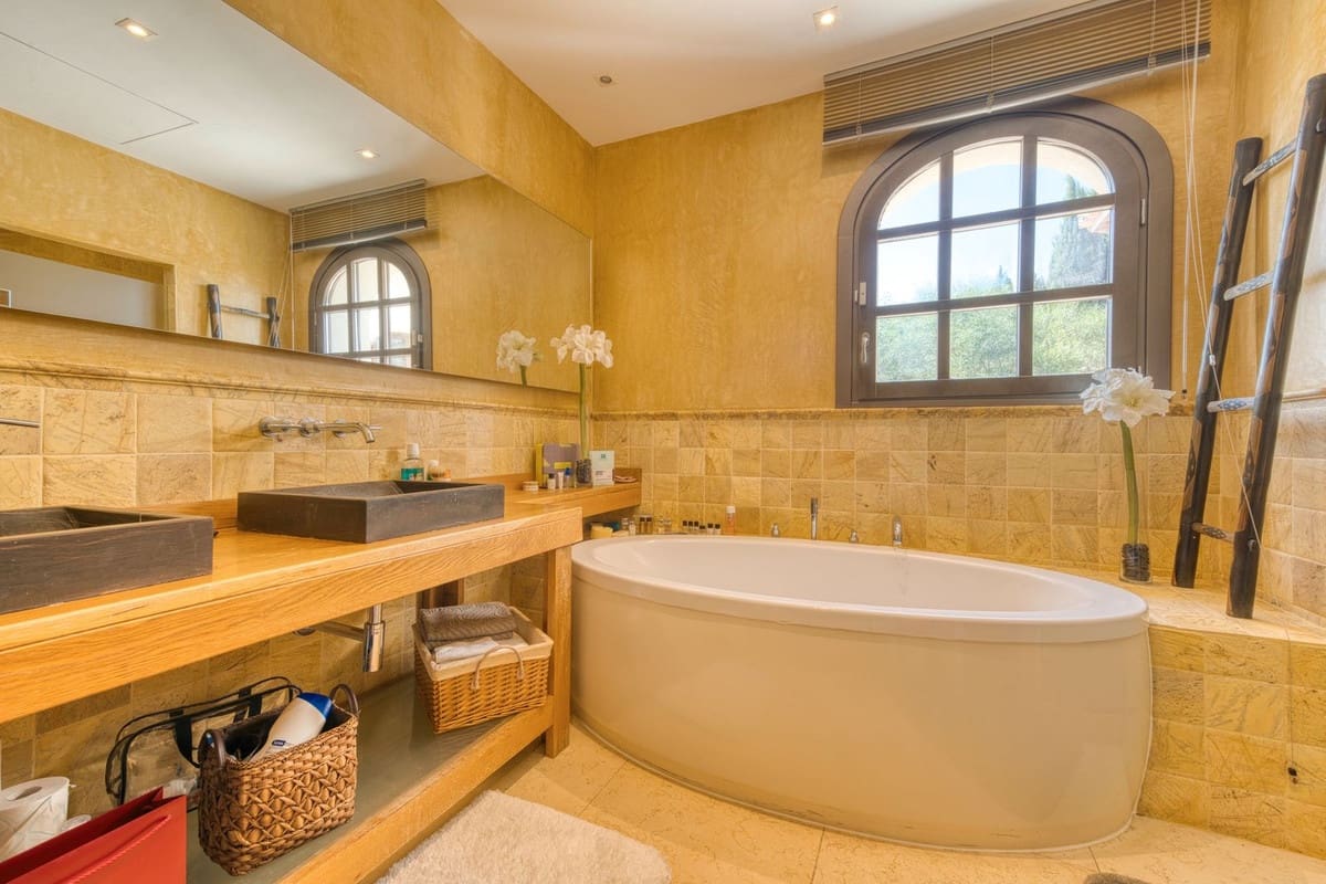 5 sypialnia Willa na sprzedaż w Sotogrande z basenem garażem - 3 750 000 € (Ref: 9156048)