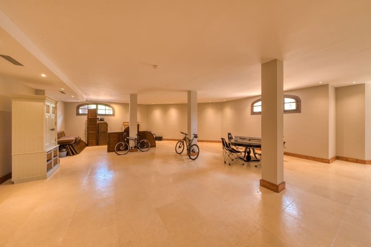 5 sypialnia Willa na sprzedaż w Sotogrande z basenem garażem - 3 750 000 € (Ref: 9156048)