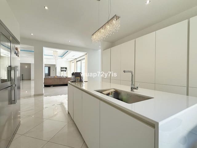 5 quarto Moradia para venda em Sotogrande Alto, San Roque com piscina garagem - 2 195 000 € (Ref: 9156051)