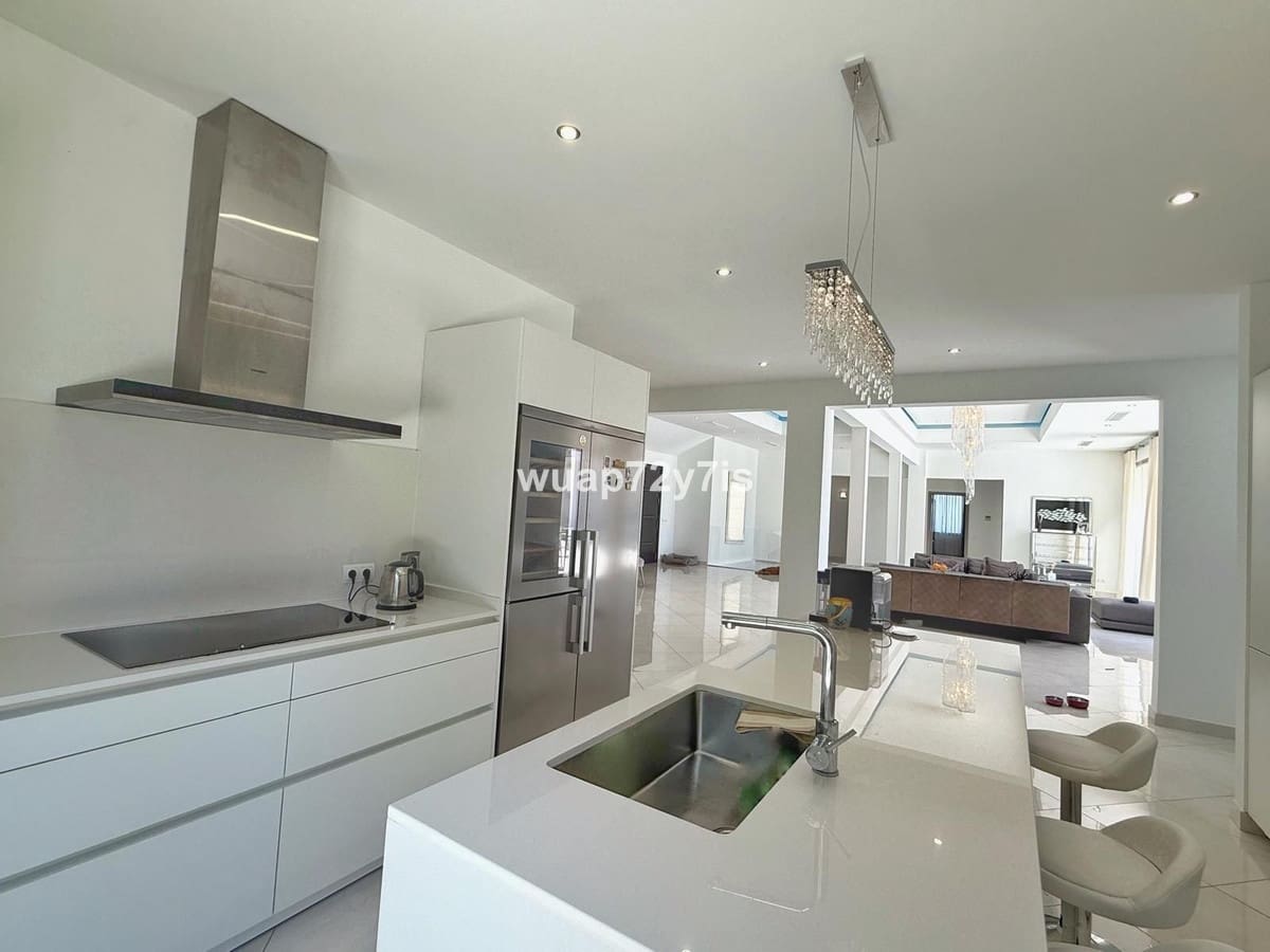 5 sypialnia Willa na sprzedaż w Sotogrande z basenem garażem - 2 195 000 € (Ref: 9156051)