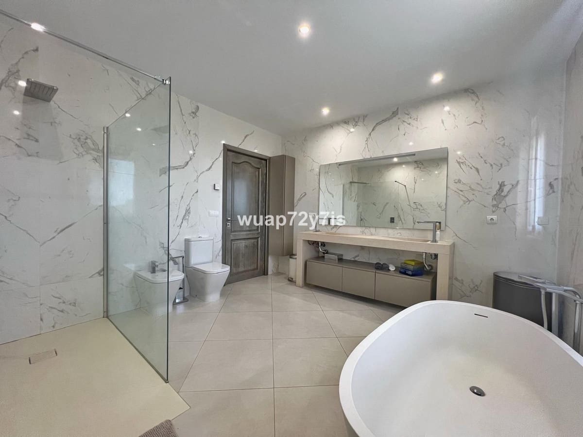 5 sypialnia Willa na sprzedaż w Sotogrande z basenem garażem - 2 195 000 € (Ref: 9156051)