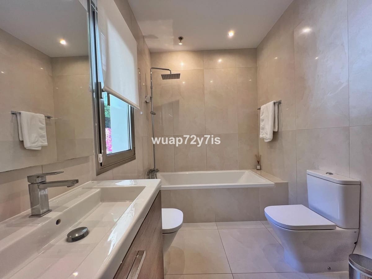 5 sypialnia Willa na sprzedaż w Sotogrande z basenem garażem - 2 195 000 € (Ref: 9156051)