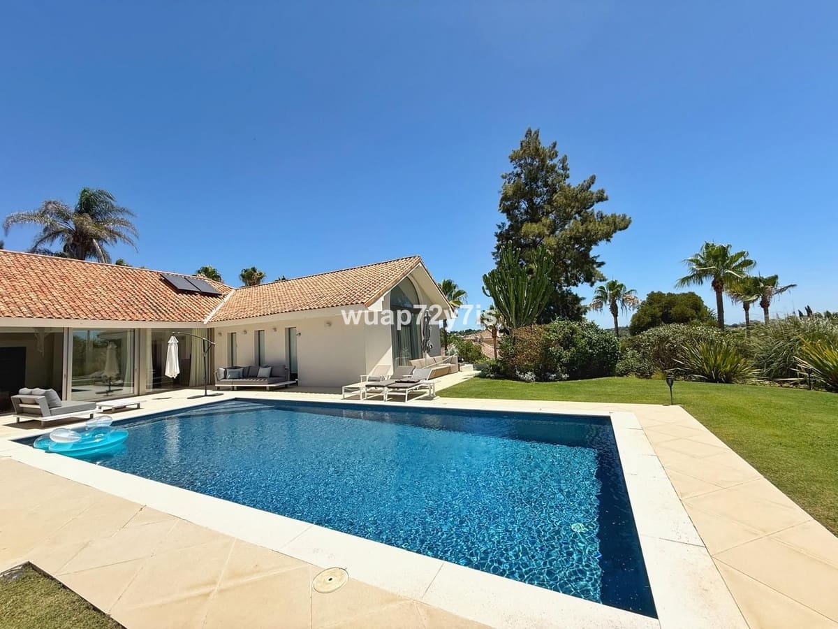 5 sypialnia Willa na sprzedaż w Sotogrande z basenem garażem - 2 195 000 € (Ref: 9156051)