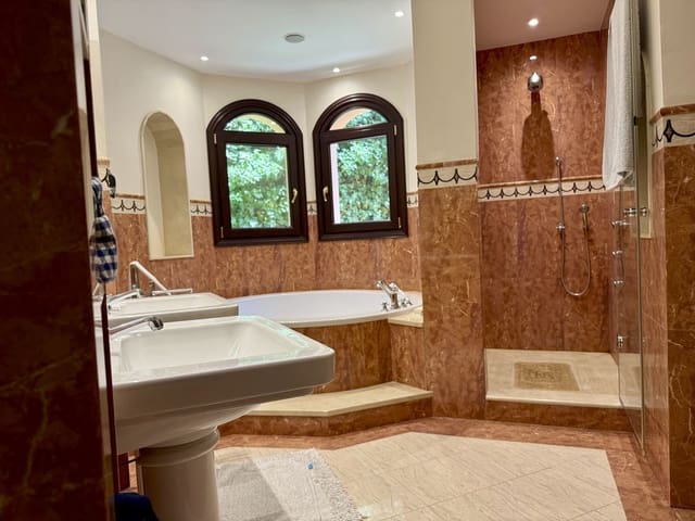 4 bedroom Villa for sale in Sierra Blanca, Marbella with pool garage - € 4,900,000 (Ref: 9160864)