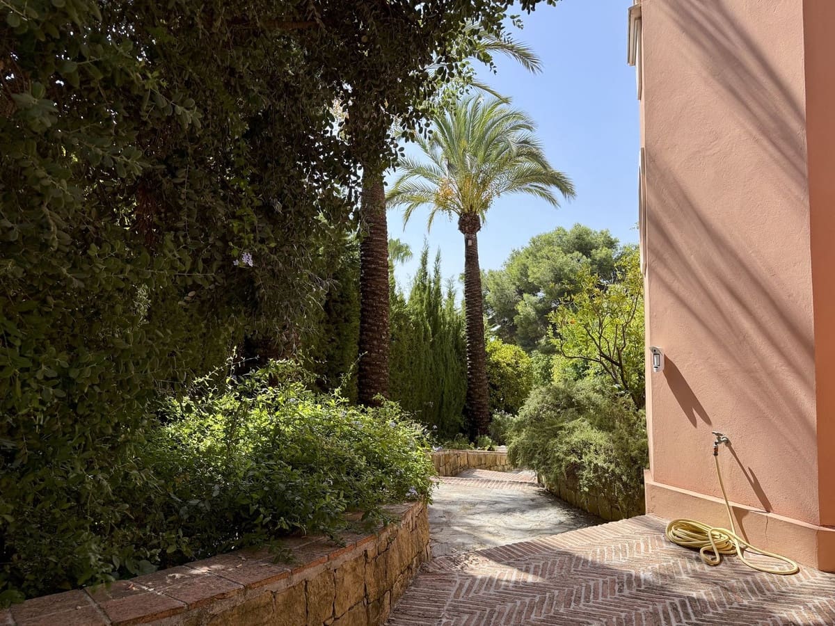 4 soveværelse Villa til salg i Golden Mile med swimmingpool garage - € 4.900.000 (Ref: 9160864)