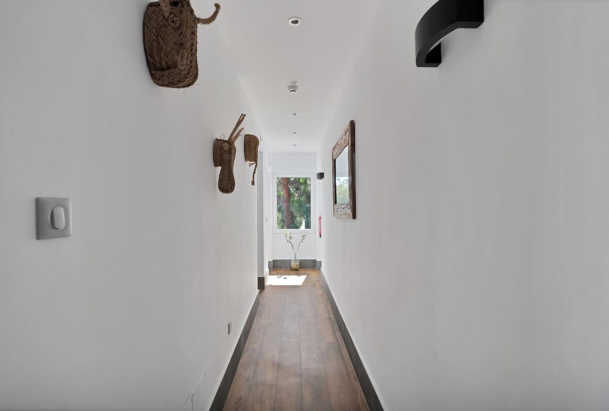 16 soverom Villa til salgs i El Chaparral med svømmebasseng garasje - € 3 500 000 (Ref: 9160865)