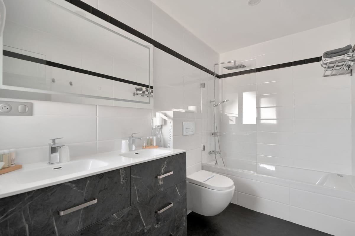 16 soverom Villa til salgs i El Chaparral med svømmebasseng garasje - € 3 500 000 (Ref: 9160865)