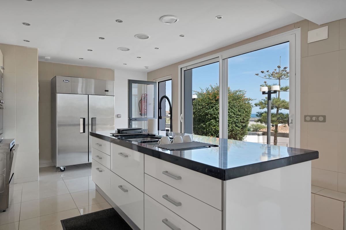 16 soverom Villa til salgs i El Chaparral med svømmebasseng garasje - € 3 500 000 (Ref: 9160865)