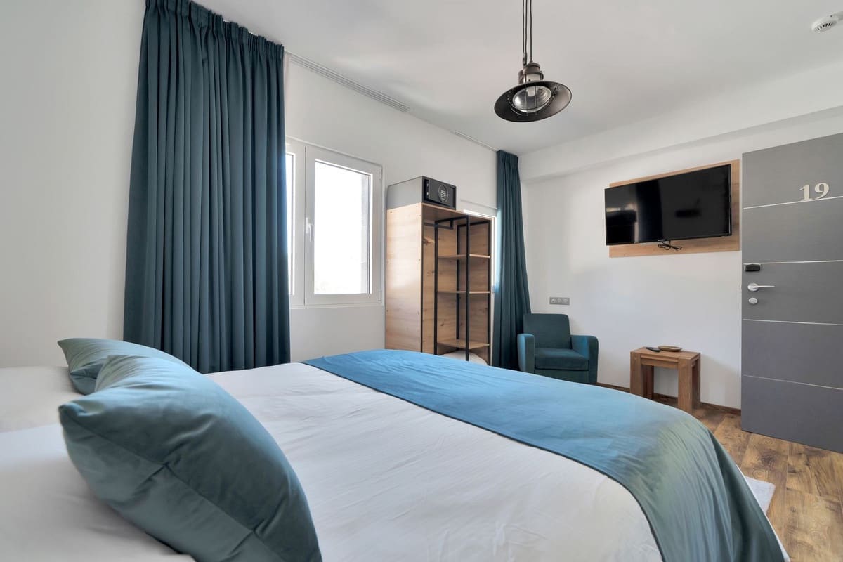 16 soverom Villa til salgs i El Chaparral med svømmebasseng garasje - € 3 500 000 (Ref: 9160865)