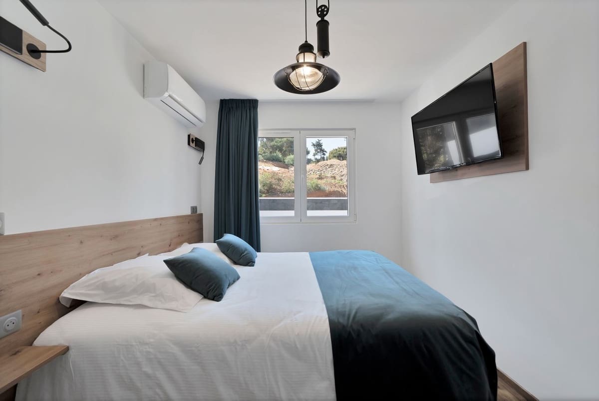 16 soverom Villa til salgs i El Chaparral med svømmebasseng garasje - € 3 500 000 (Ref: 9160865)