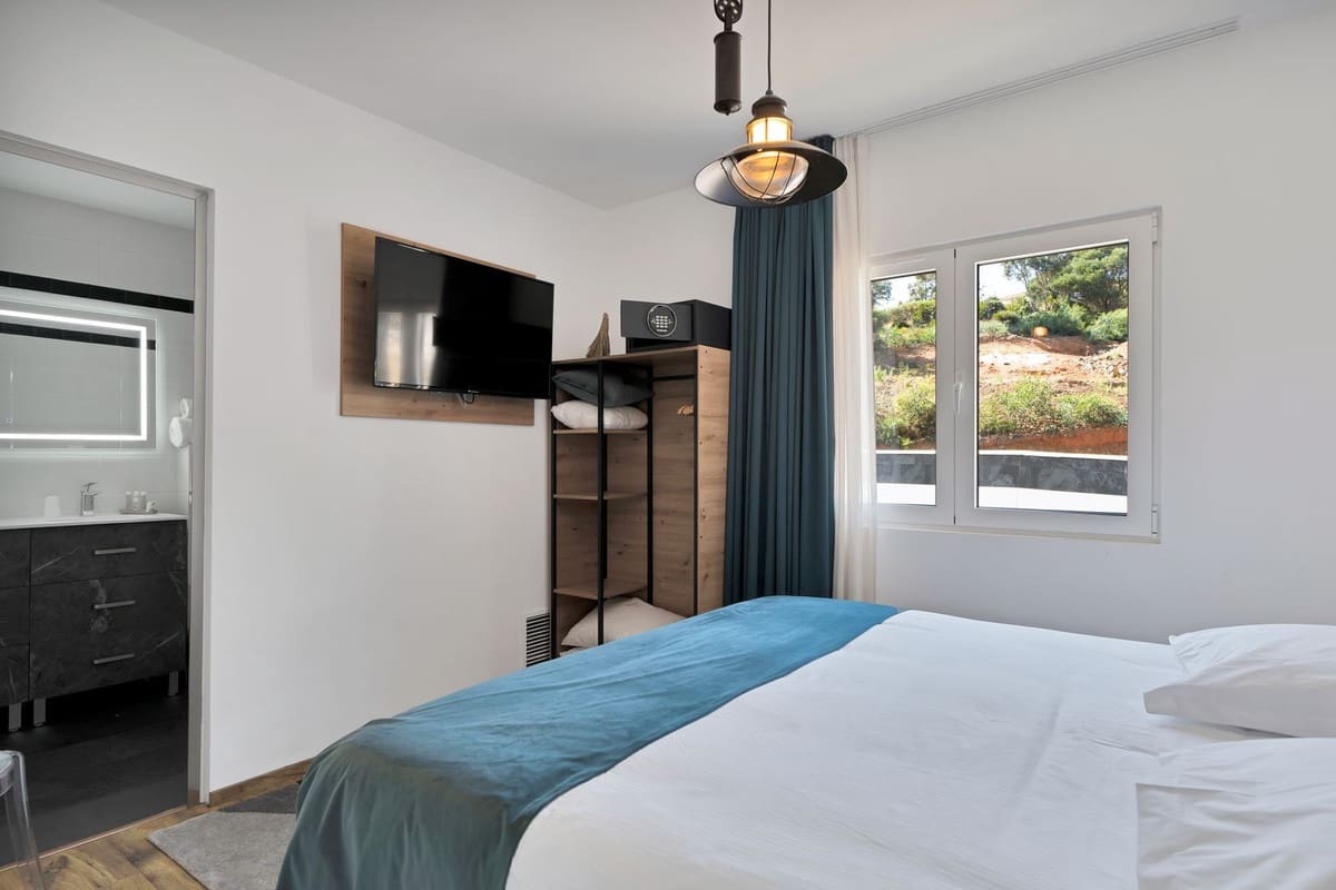 16 soverom Villa til salgs i El Chaparral med svømmebasseng garasje - € 3 500 000 (Ref: 9160865)