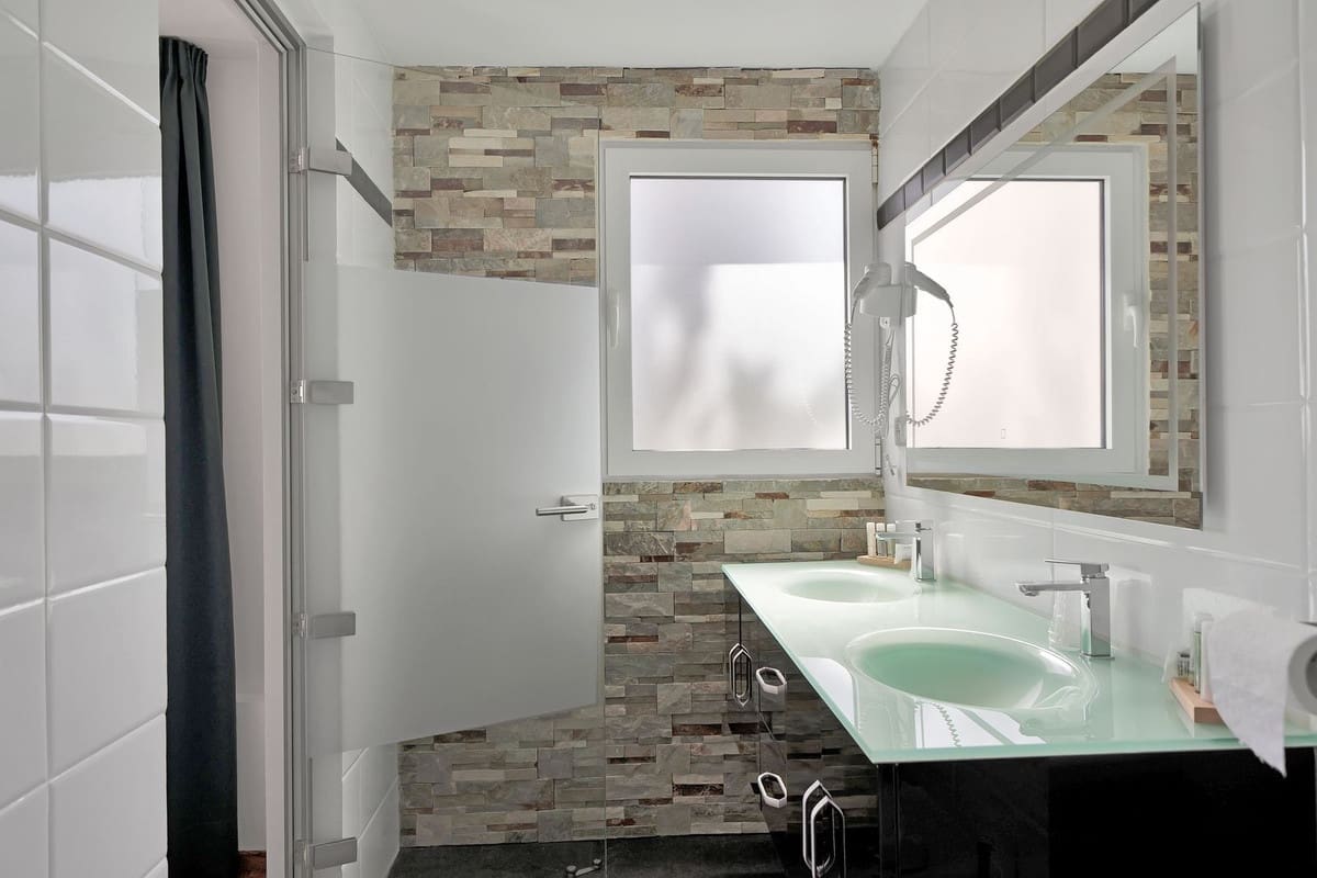 16 soverom Villa til salgs i El Chaparral med svømmebasseng garasje - € 3 500 000 (Ref: 9160865)