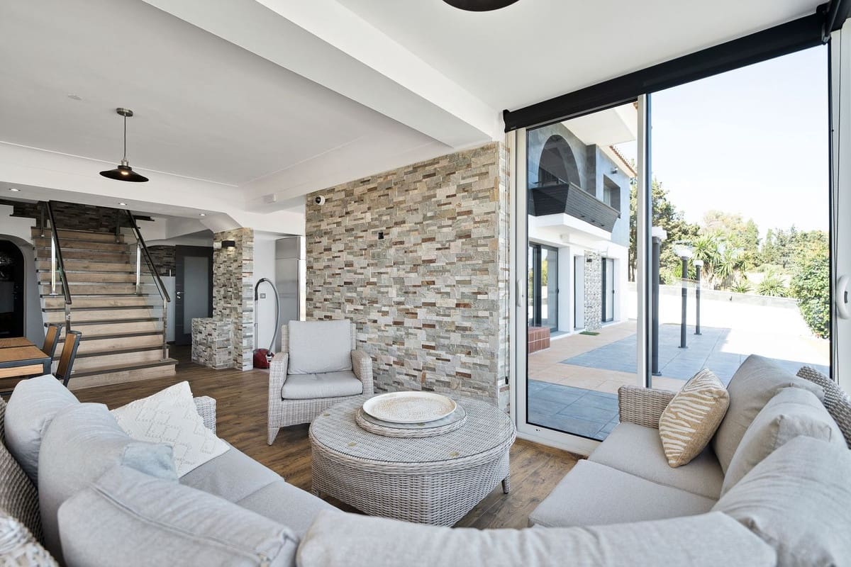 16 soverom Villa til salgs i El Chaparral med svømmebasseng garasje - € 3 500 000 (Ref: 9160865)