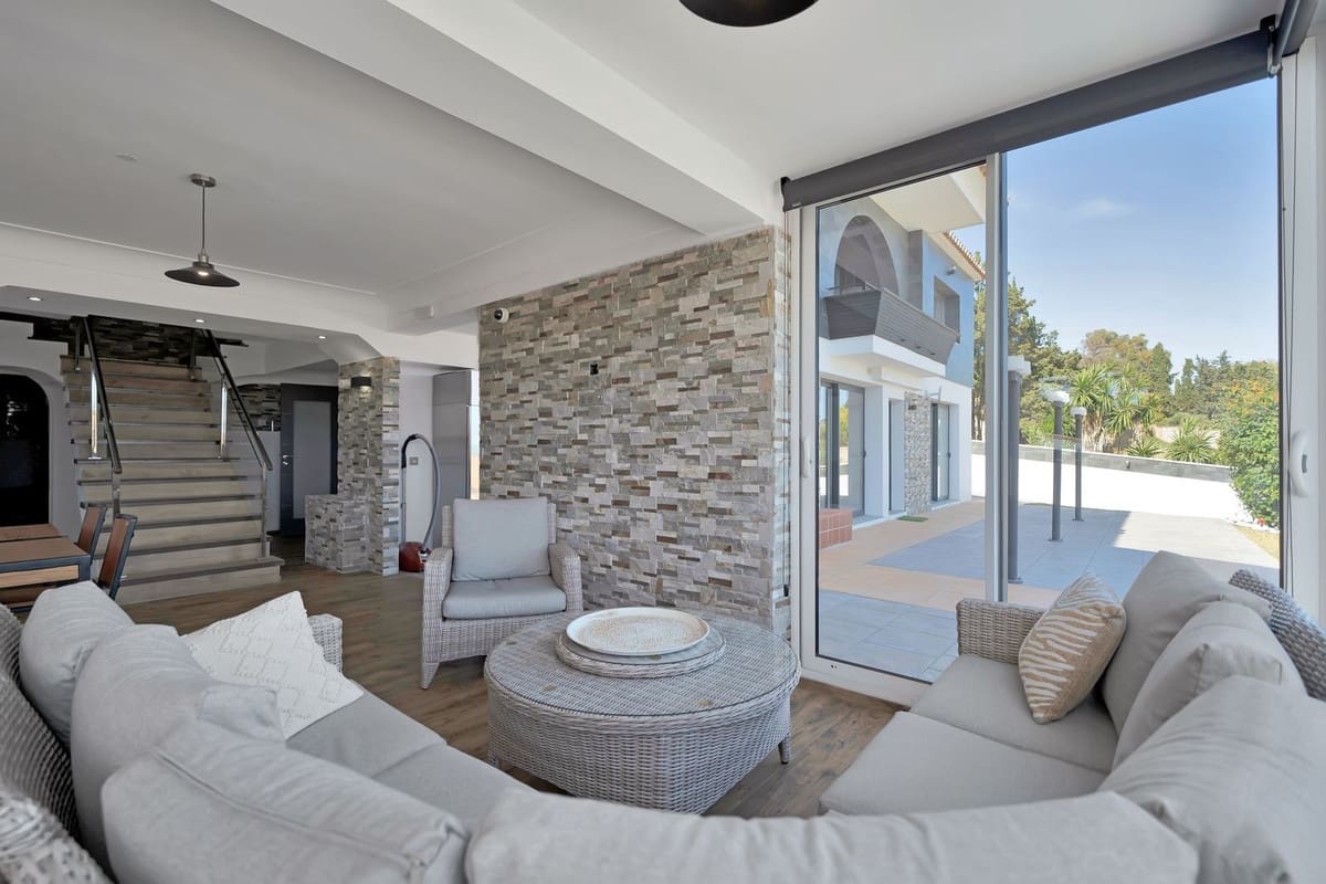 16 soverom Villa til salgs i El Chaparral med svømmebasseng garasje - € 3 500 000 (Ref: 9160865)