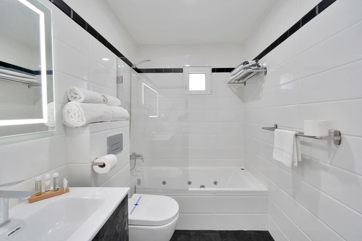 16 soverom Villa til salgs i El Chaparral med svømmebasseng garasje - € 3 500 000 (Ref: 9160865)