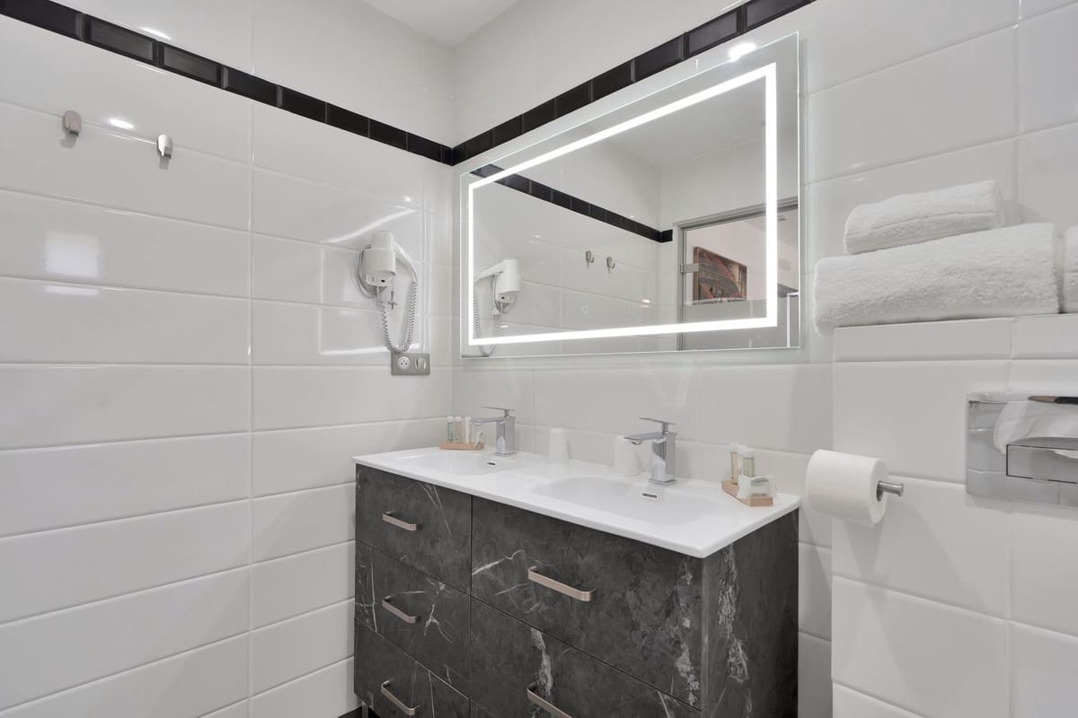 16 soverom Villa til salgs i El Chaparral med svømmebasseng garasje - € 3 500 000 (Ref: 9160865)