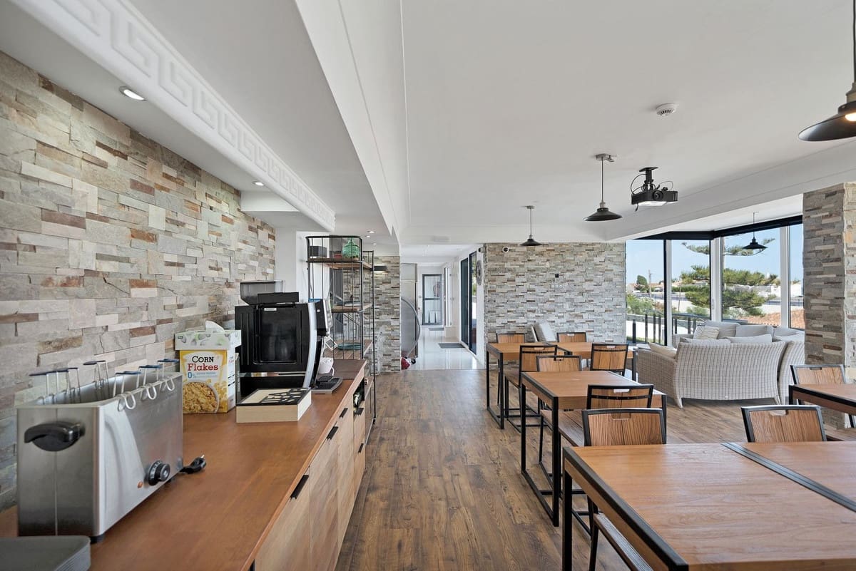 16 soverom Villa til salgs i El Chaparral med svømmebasseng garasje - € 3 500 000 (Ref: 9160865)