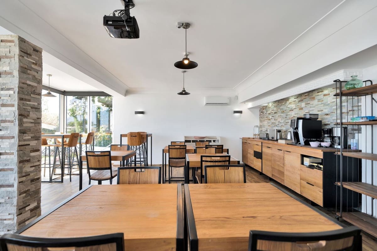 16 soverom Villa til salgs i El Chaparral med svømmebasseng garasje - € 3 500 000 (Ref: 9160865)