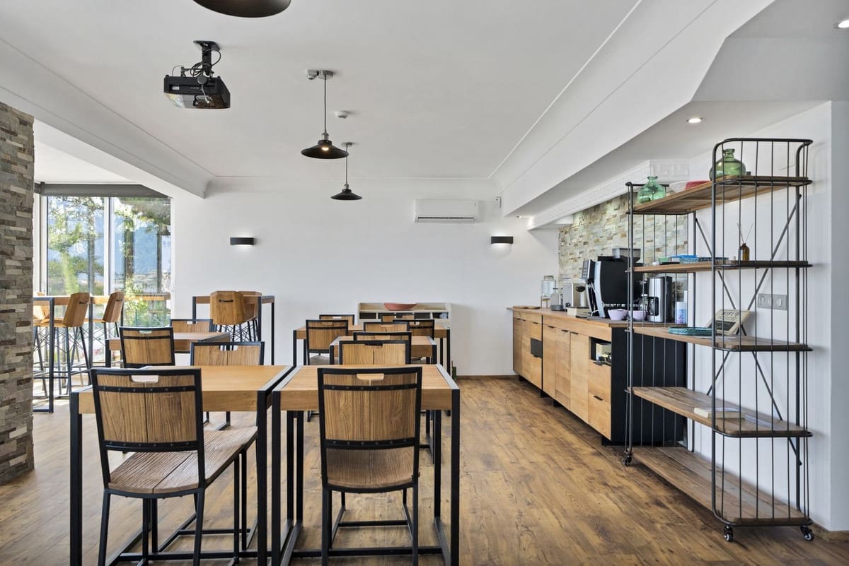 16 soverom Villa til salgs i El Chaparral med svømmebasseng garasje - € 3 500 000 (Ref: 9160865)