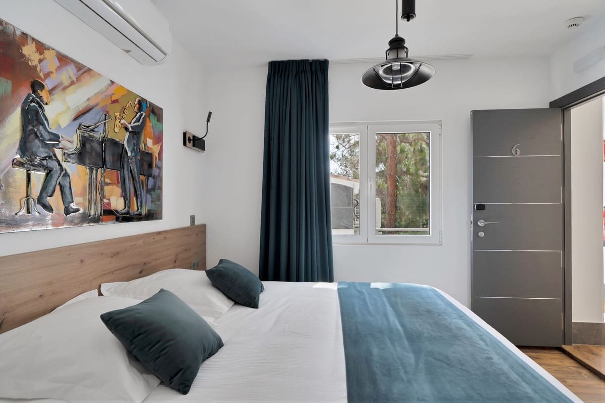 16 soverom Villa til salgs i El Chaparral med svømmebasseng garasje - € 3 500 000 (Ref: 9160865)