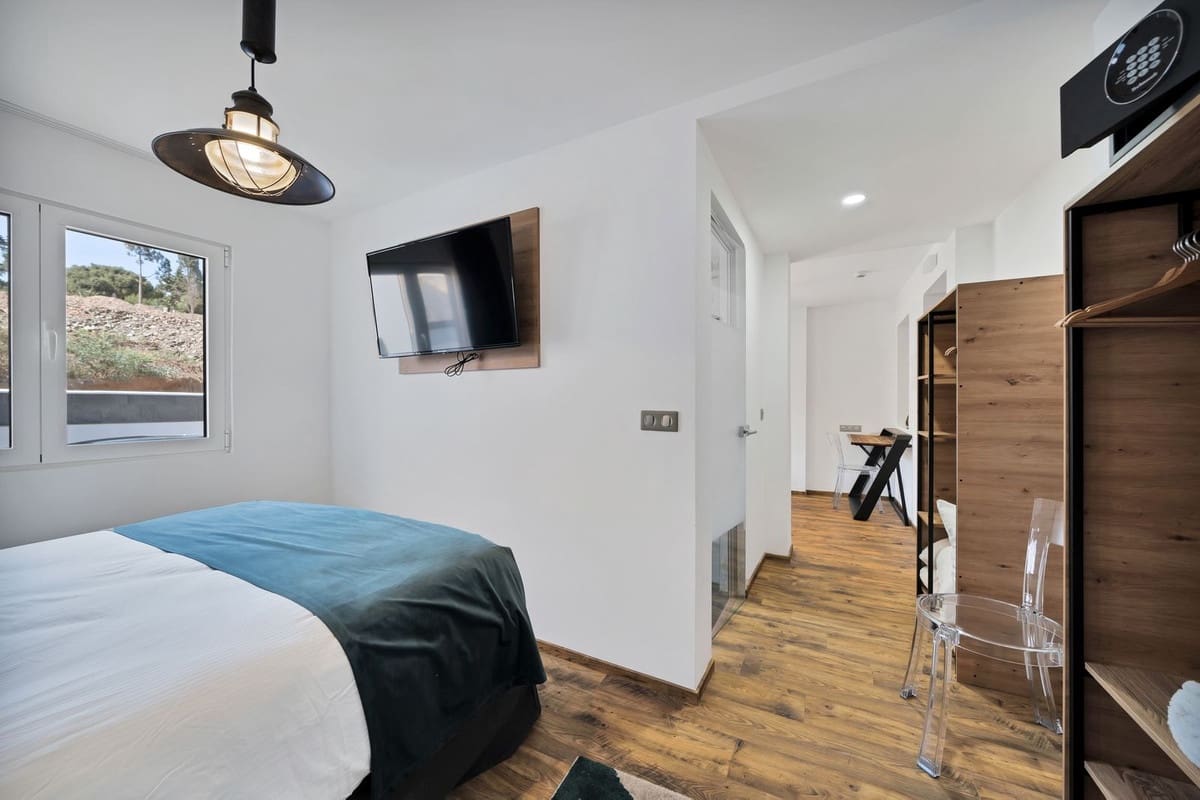 16 soverom Villa til salgs i El Chaparral med svømmebasseng garasje - € 3 500 000 (Ref: 9160865)