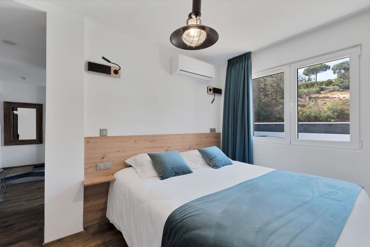 16 soverom Villa til salgs i El Chaparral med svømmebasseng garasje - € 3 500 000 (Ref: 9160865)