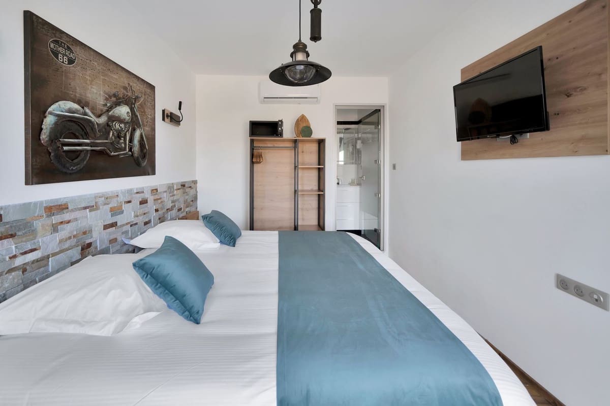 16 soverom Villa til salgs i El Chaparral med svømmebasseng garasje - € 3 500 000 (Ref: 9160865)