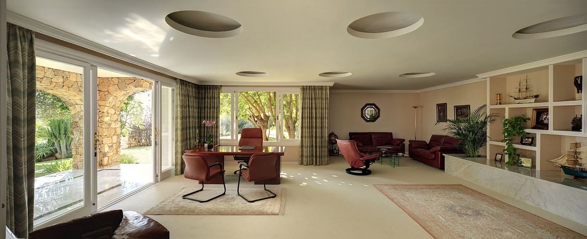 10 sypialnia Willa na sprzedaż w Rio Real z basenem garażem - 10 000 000 € (Ref: 9163564)