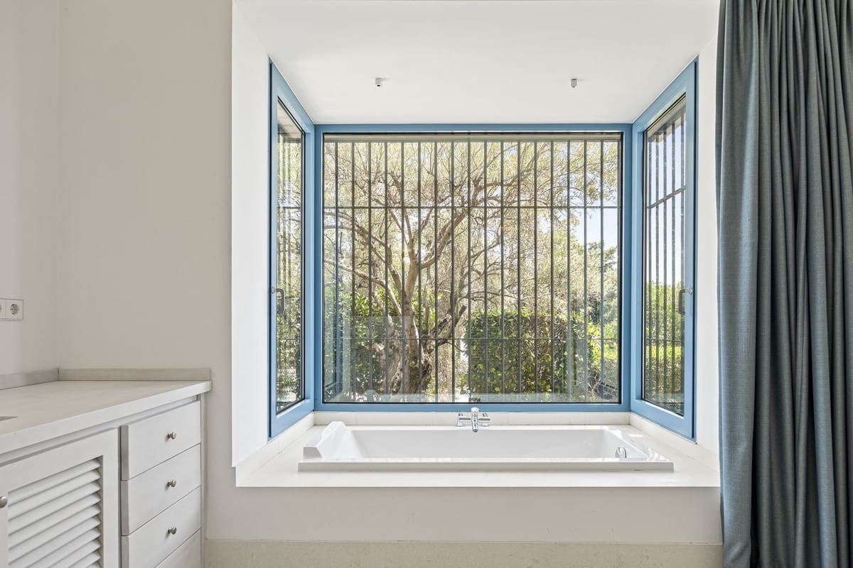 5 slaapkamer Villa te koop in Benahavis met zwembad - € 4.750.000 (Ref: 9165599)