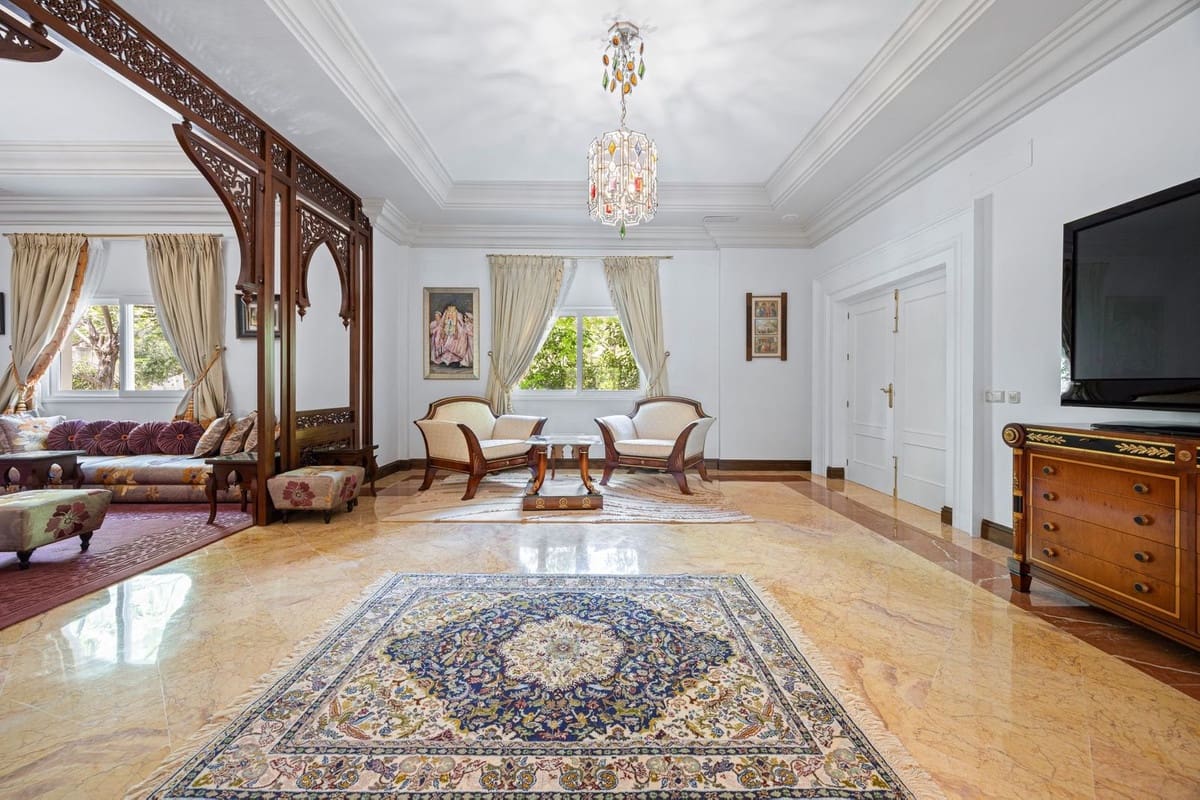 9 sypialnia Willa na sprzedaż w Marbella z basenem garażem - 7 900 000 € (Ref: 9165602)