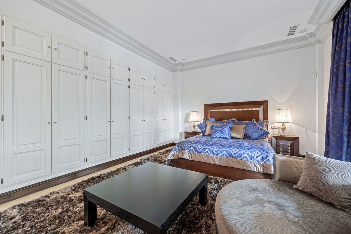 9 sypialnia Willa na sprzedaż w Marbella z basenem garażem - 7 900 000 € (Ref: 9165602)