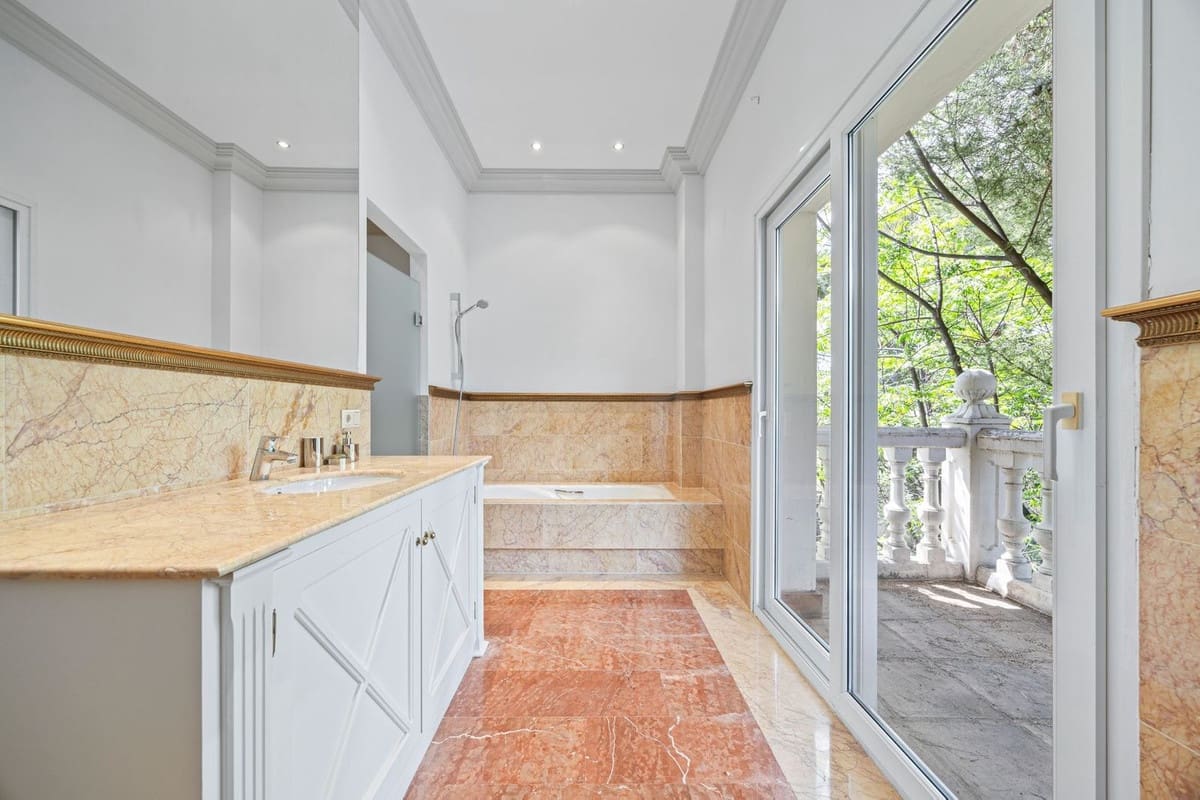 9 sypialnia Willa na sprzedaż w Marbella z basenem garażem - 7 900 000 € (Ref: 9165602)