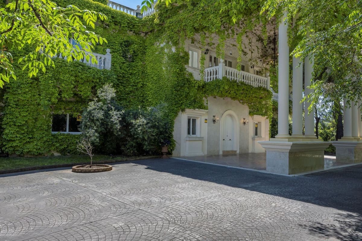 9 sypialnia Willa na sprzedaż w Marbella z basenem garażem - 7 900 000 € (Ref: 9165602)