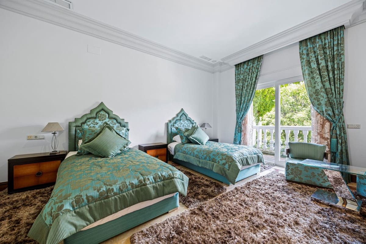 9 sypialnia Willa na sprzedaż w Marbella z basenem garażem - 7 900 000 € (Ref: 9165602)