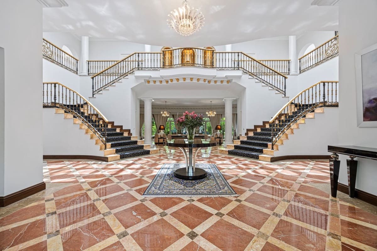 9 sypialnia Willa na sprzedaż w Marbella z basenem garażem - 7 900 000 € (Ref: 9165602)