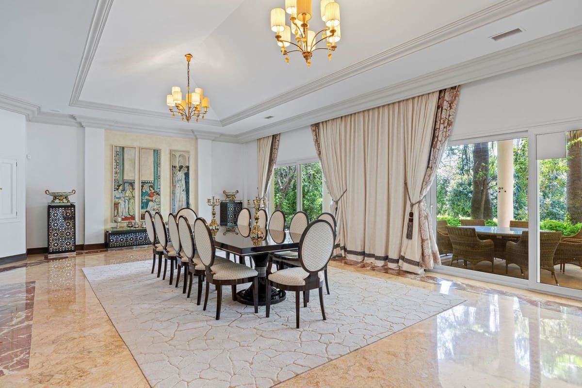 9 sypialnia Willa na sprzedaż w Marbella z basenem garażem - 7 900 000 € (Ref: 9165602)