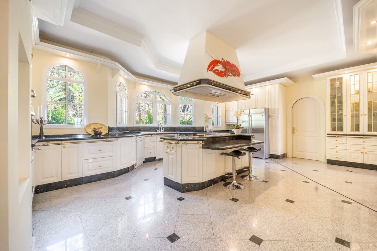 14 soveværelse Villa til salg i Golden Mile med swimmingpool - € 19.850.000 (Ref: 9166858)