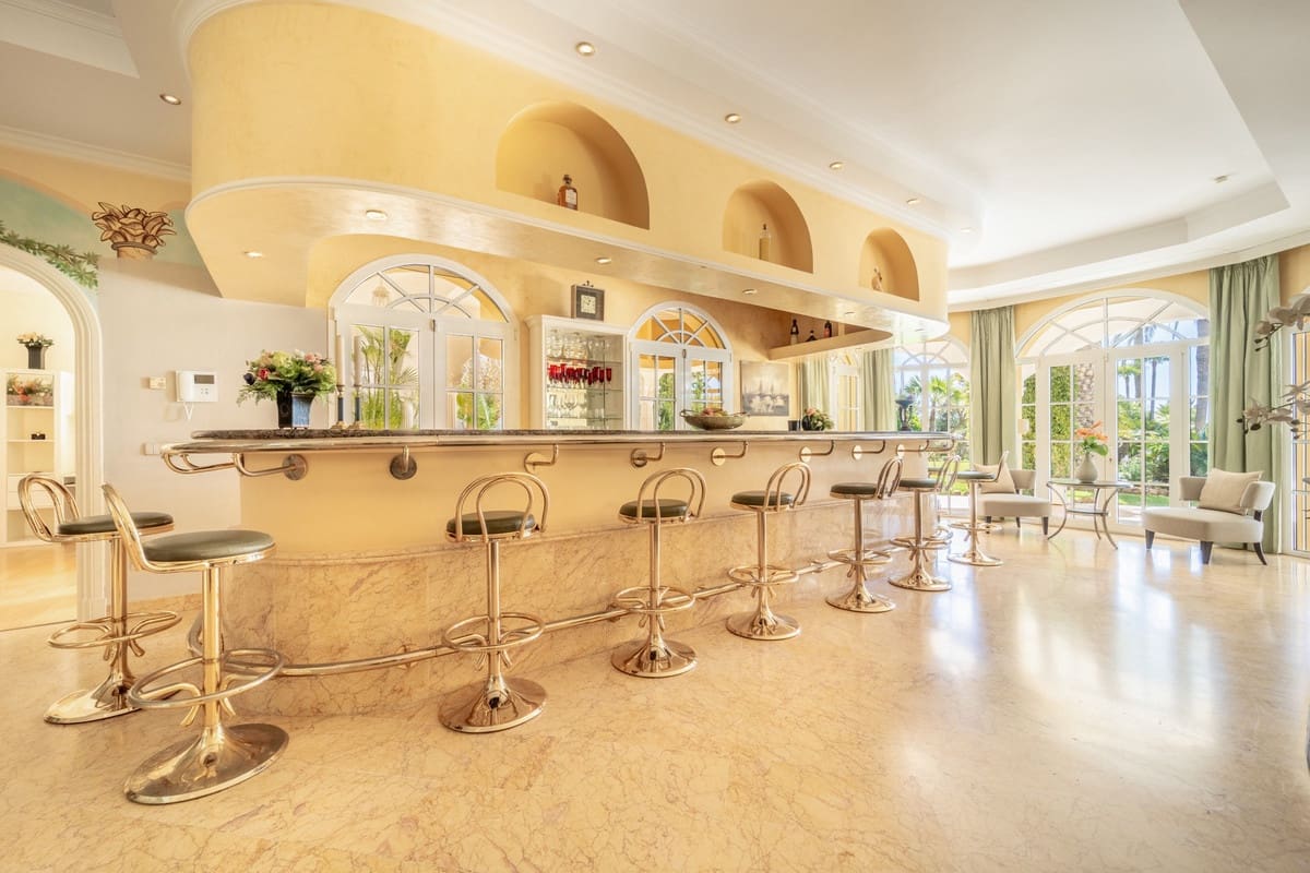 14 soveværelse Villa til salg i Golden Mile med swimmingpool - € 19.850.000 (Ref: 9166858)