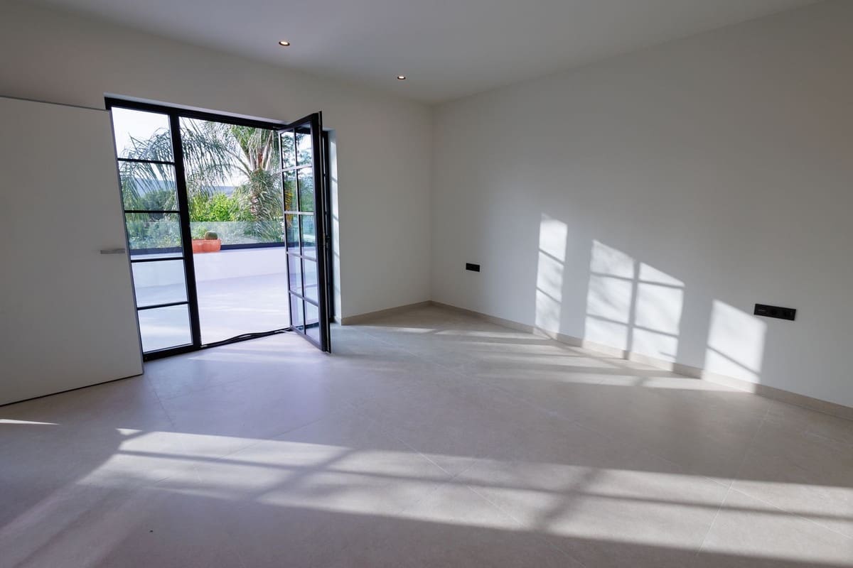 3 soverom Villa til salgs i Sotogrande med svømmebasseng garasje - € 2 580 000 (Ref: 9171210)