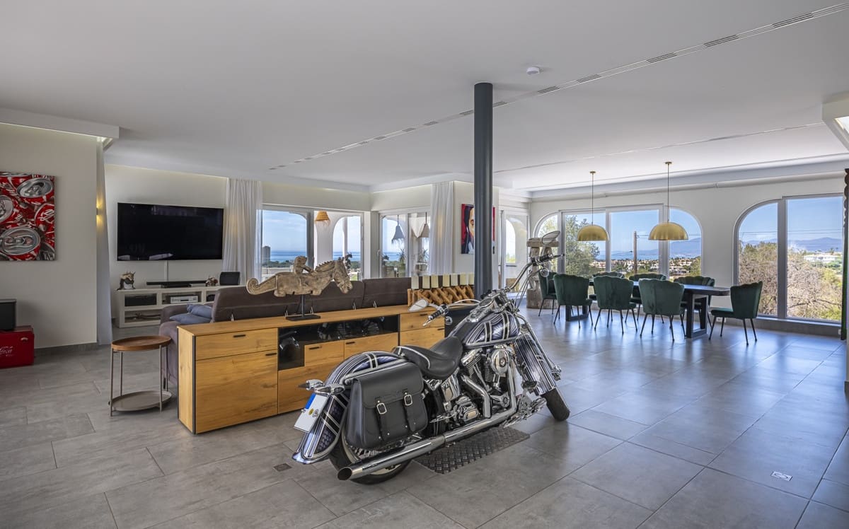 7 bedroom Villa for sale in Elviria with pool - € 6,800,000 (Ref: 9177689)