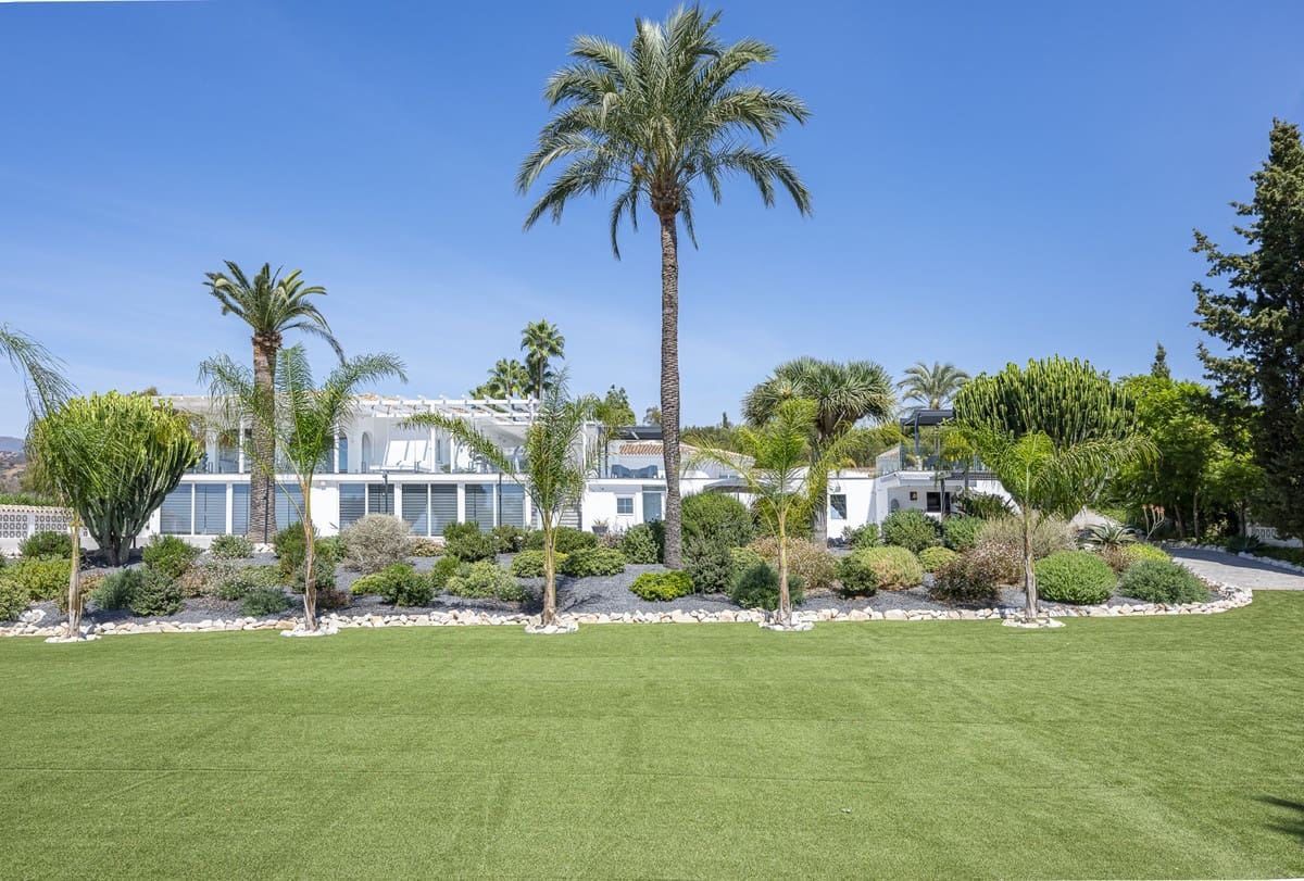 7 bedroom Villa for sale in Elviria with pool - € 6,800,000 (Ref: 9177689)