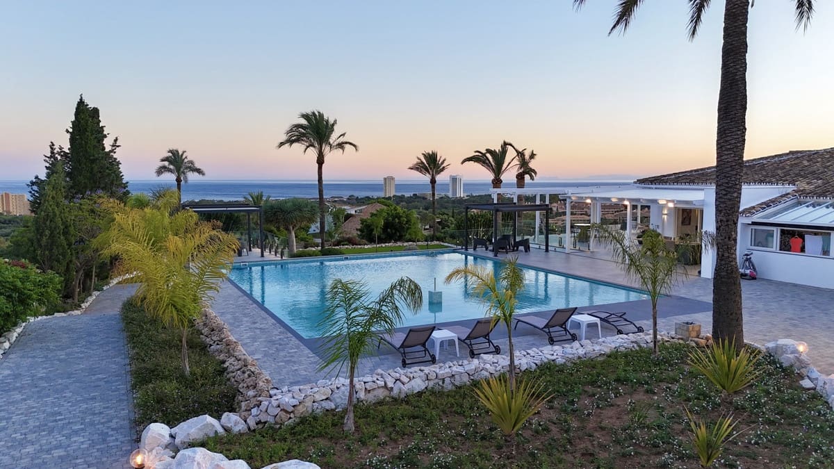 7 bedroom Villa for sale in Elviria with pool - € 6,800,000 (Ref: 9177689)