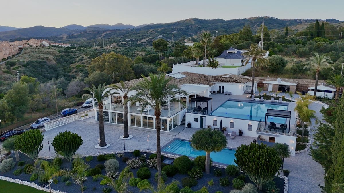 7 bedroom Villa for sale in Elviria with pool - € 6,800,000 (Ref: 9177689)