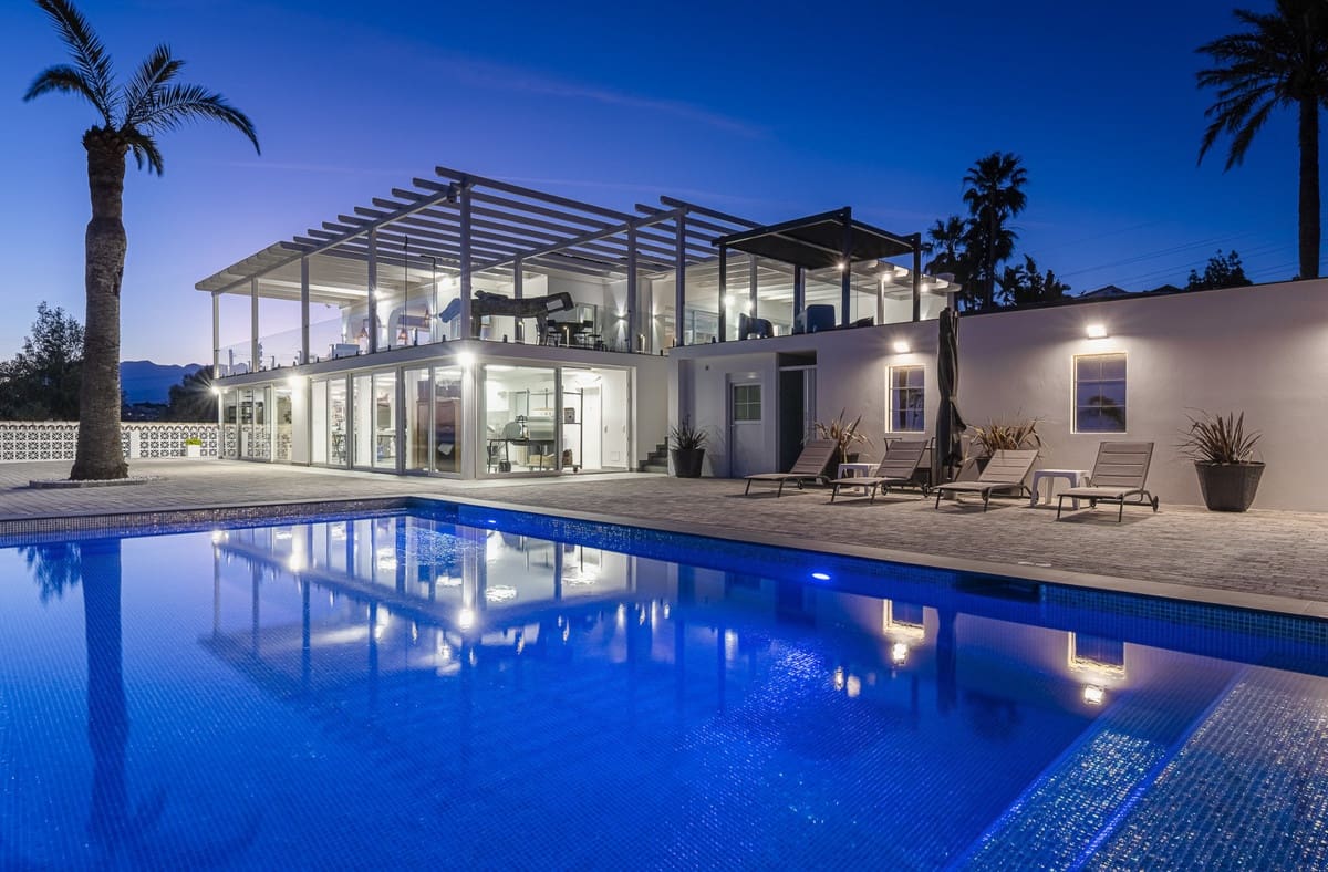 7 bedroom Villa for sale in Elviria with pool - € 6,800,000 (Ref: 9177689)