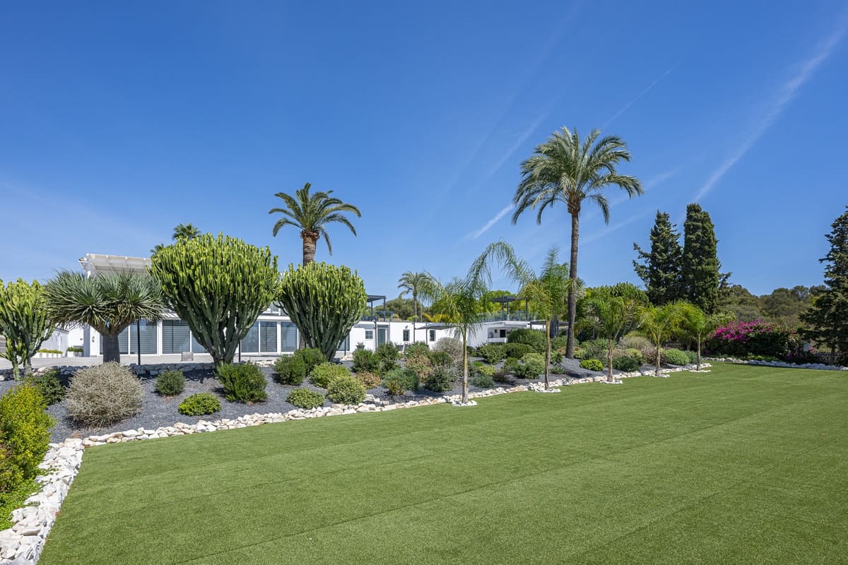 7 bedroom Villa for sale in Elviria with pool - € 6,800,000 (Ref: 9177689)