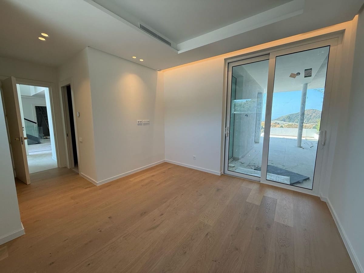 6 soverom Villa til salgs i Marbella med svømmebasseng garasje - € 4 400 000 (Ref: 9180846)