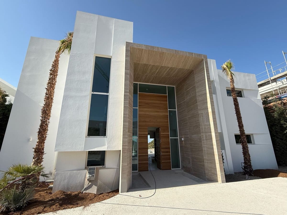 6 soverom Villa til salgs i Marbella med svømmebasseng garasje - € 4 400 000 (Ref: 9180846)