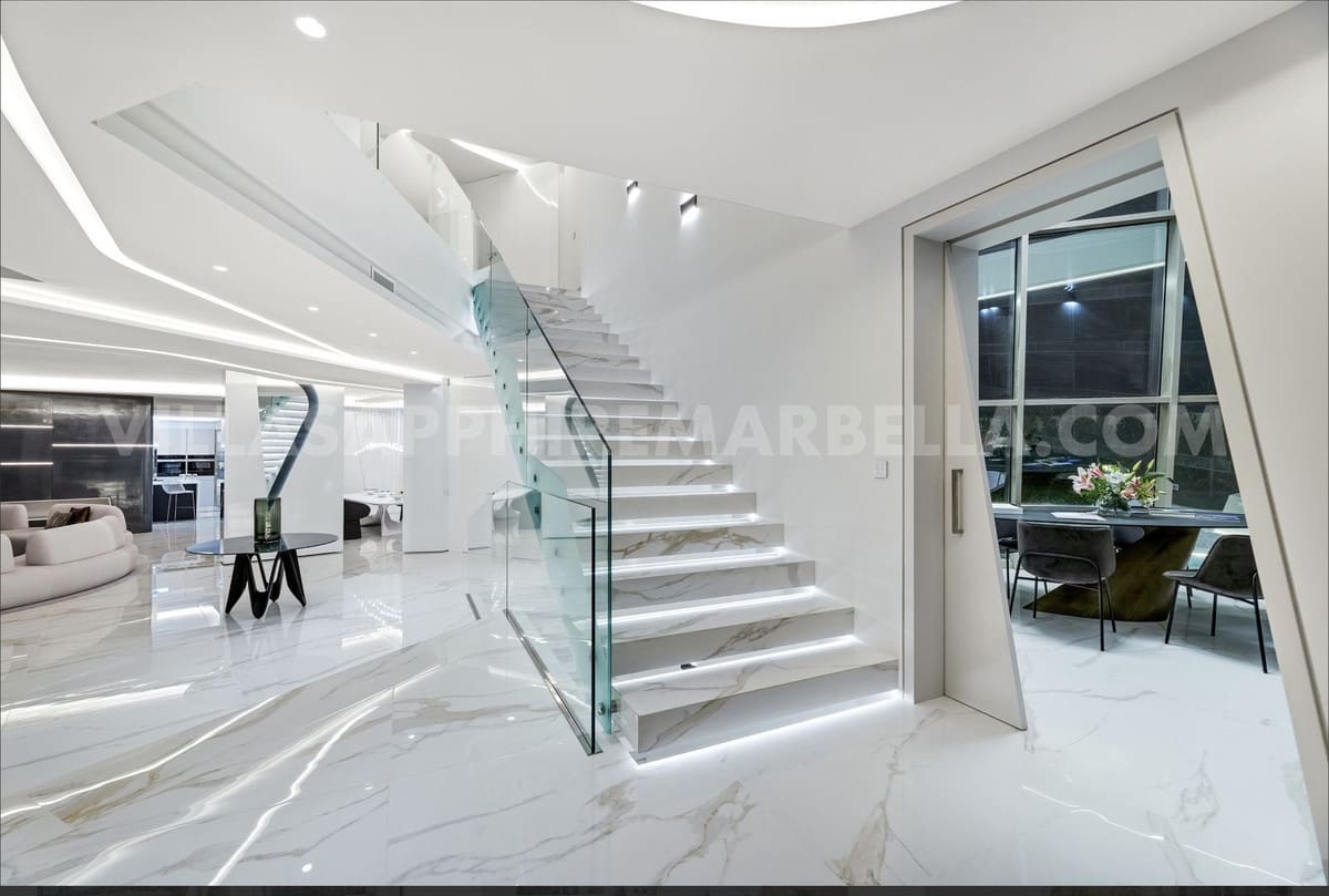 6 bedroom Villa for sale in Los Monteros with pool garage - € 12,500,000 (Ref: 9183395)