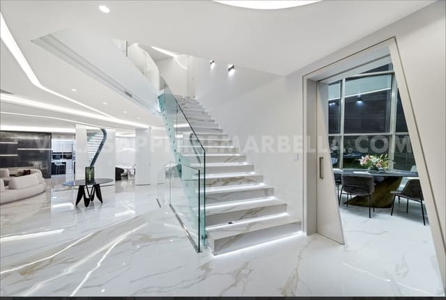 6 sypialnia Willa na sprzedaż w Los Monteros, Marbella z basenem garażem - 12 500 000 € (Ref: 9183395)